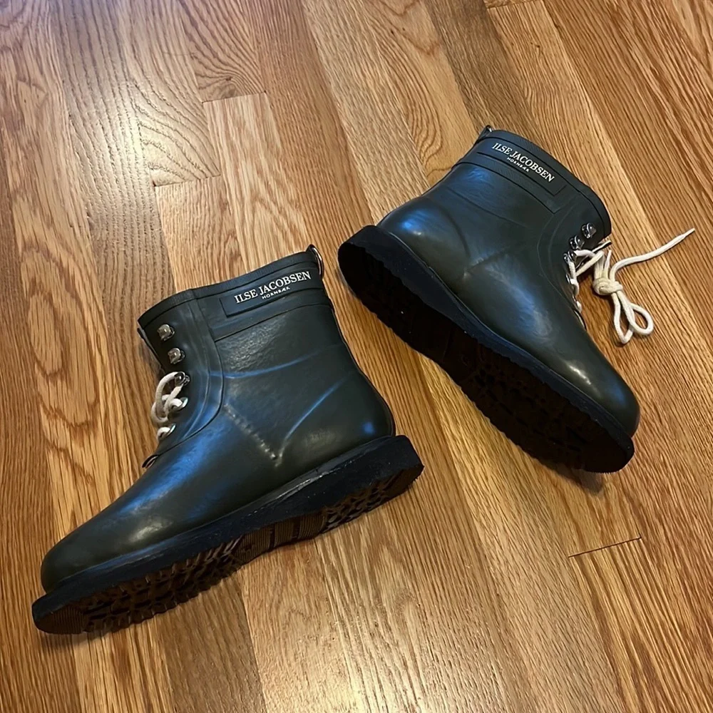 New Anthropologie Terrain Isle Jacobsen Laced Short Rain boots size 8 Green